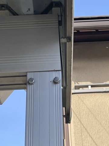 アルミカーポートの傾きを直しました