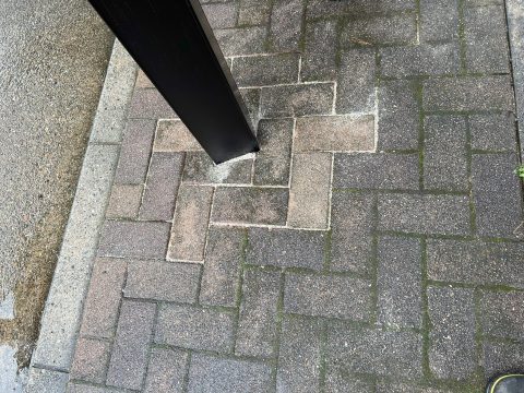 敷地形状に合わせたL字カーポート